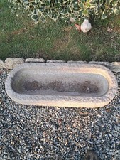 Vasca in Pietra grande dimensioni : L 95 cm ; P 38 cm ; H 20 cm -- colore grigio