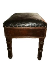 Antico sgabello per pianoforte