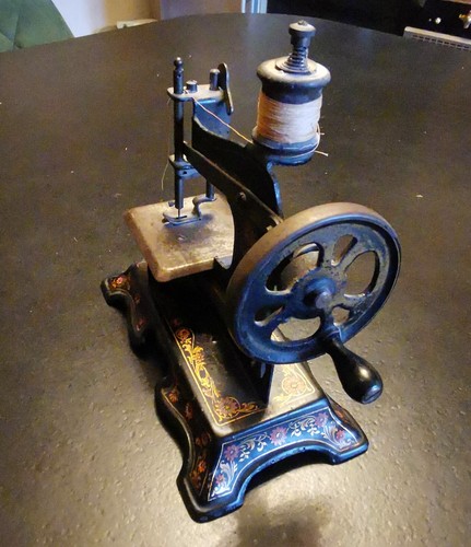 Machine coudre miniature - machine,