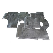 Serie sovra tappeti neri sopra