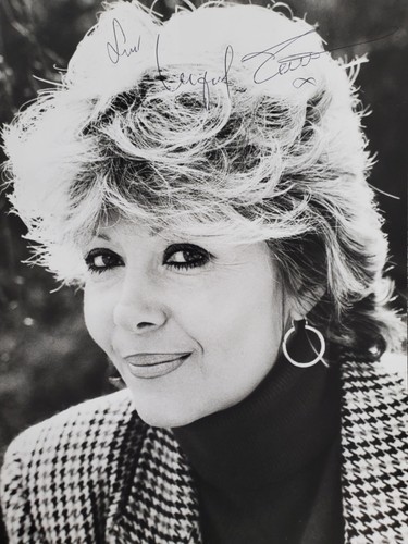 Ingrid pitt hand signed photo - pitt,
