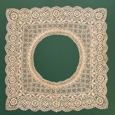 Antico merletto quadrato
