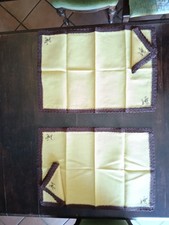 tovagliette da tavola con tovaglioli