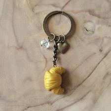 Portachiavi croissant in fimo oro fatto a mano – artigianale, dorato
