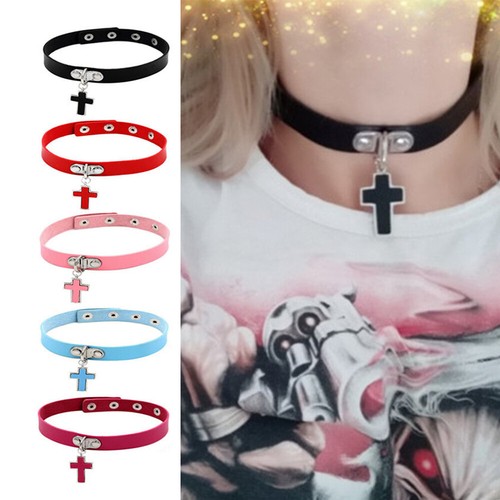 Collana con ciondolo croce