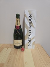 MOET & CHANDON Champagne Empty