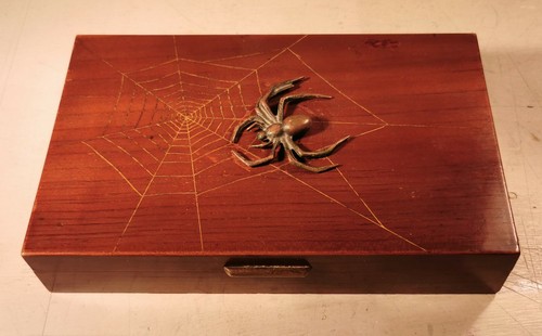 Scatola legno con ragno - legno,
