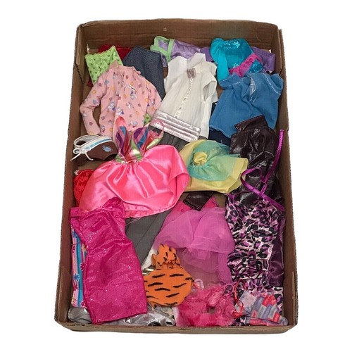 Lotto abbigliamento bambola - -,