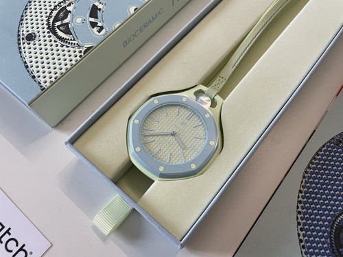 Nuovo swatch - ⭐️nuovo⭐️,