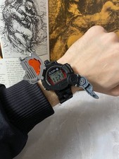 Orologio spia digitale vintage. Y2K Techwear. Otturatore futuristico giapponese