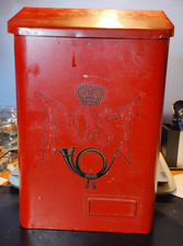 Cassetta postale svedese rossa