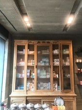 antica libreria farmacia in
