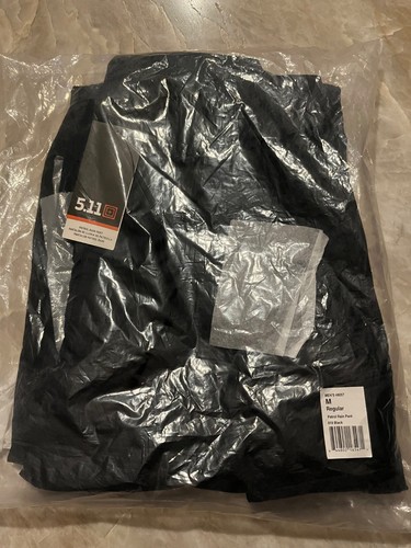 Pantaloni antipioggia nuovi