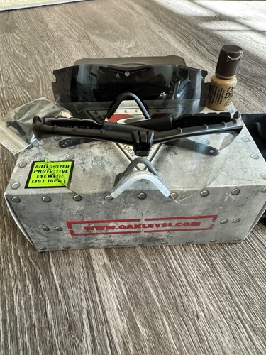Occhiali militari oakley - oakley, si