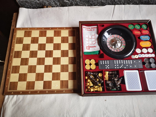 Scatola con giochi - scatola,