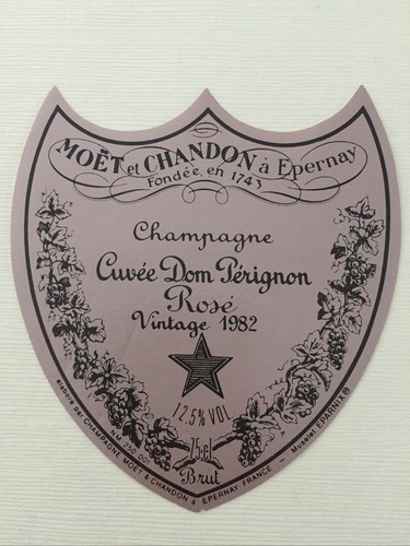 Une étiquette champagne - une,