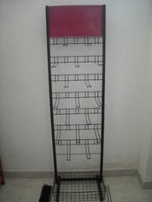 ROBUSTO ESPOSITORE CON 18