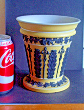 ANTICO VASO WEDGWOOD GIALLO