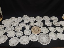 Set 38 centrini ricamati a mano centro tavola sottobicchieri d'epoca vintage 