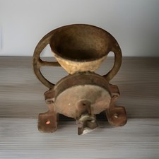 Antico macina mais a manovella