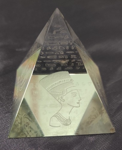 Piramide vetro egizia - di,