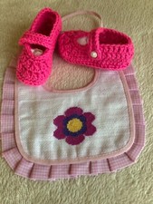 BAVAGLINO E SCARPETTE BIMBA