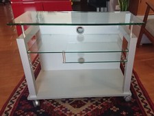 Mobile porta TV Munari, con ripiano 85 x 40 cm e mensole in vetro.