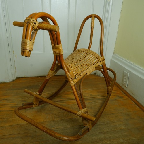 Cavallo dondolo giocattolo - a,