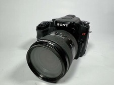 Sony Alpha DSLR-A100 fotocamera digitale con obiettivo zoom Sony DT 3.5-5.6/16-105