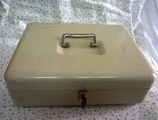 Cassetta portasoldi in metallo, con inserto portamonete in plastica