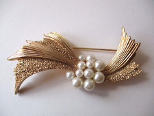 Trifari Crown spilla dorata