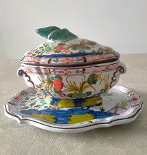 Piccola zuppiera/salsiera con piatto in ceramica di Faenza