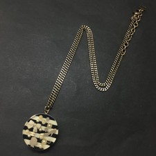 Collana con ciondolo tono oro