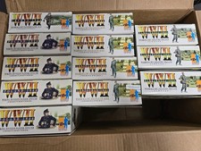 Lotto di 12 figurine miste