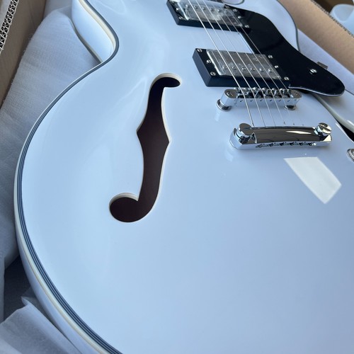 Chitarra elettrica semivuota