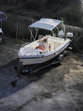 barca con motore e carrello