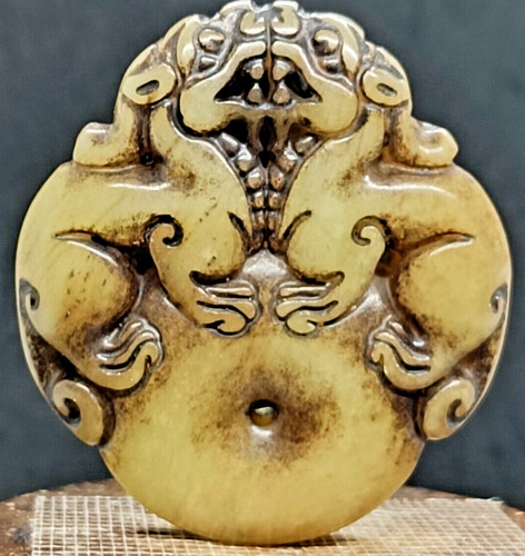 Antico ciondolo scultura