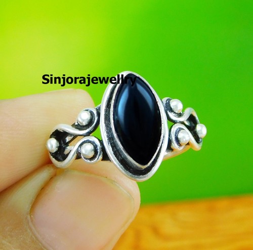 Anello con pietre preziose - , in