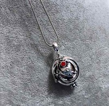 Collana collezione The Vampire Diaries di Elena Gilbert con Medaglione apribile