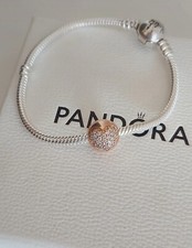 Clip con cuore e pavé Pandora
