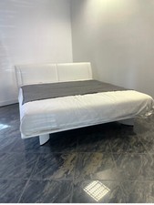 Letto matrimoniale in pelle