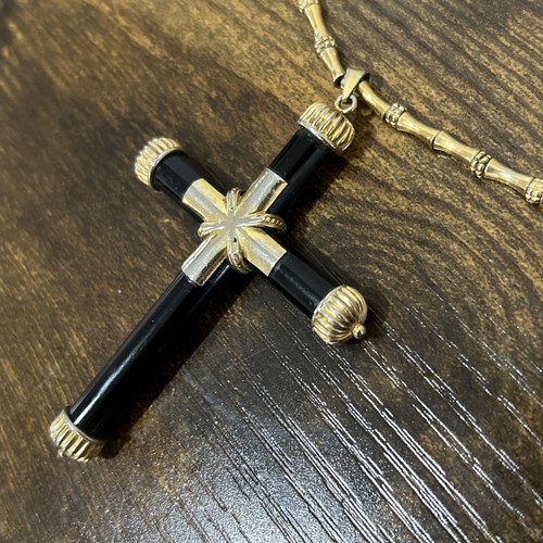 Collana con ciondolo croce