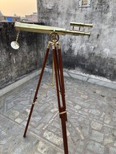 Antico telescopio in ottone da
