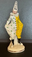 Statuina in porcellana tedesca raffigurante un clown. 1920 circa