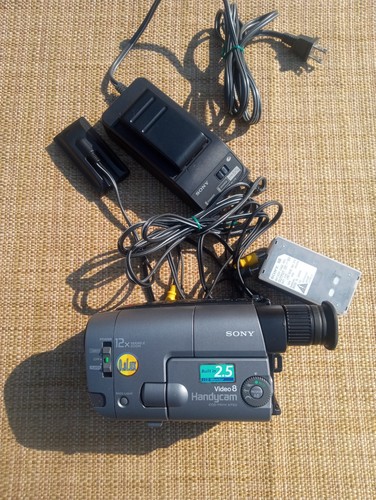 Vtg sony handycam - handycam, ccd-trv11