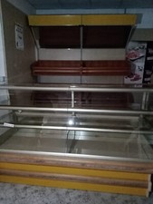 Arredamento negozio usato bancone pane con ripiani in vetro e retro banco legno