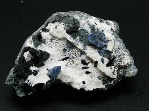Benitoite nettunite su - e,