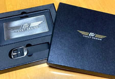 Titleist VOKEY BV Wings borsa incisa etichetta pelle nera con metallo argento antico