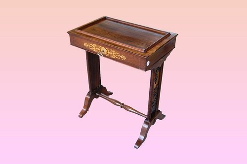 Antico tavolino intarsiato