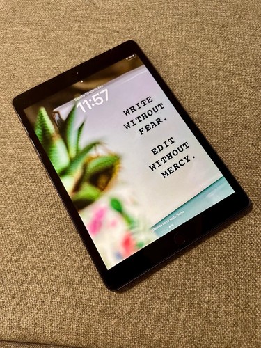 Apple ipad gen - 7a, 32gb